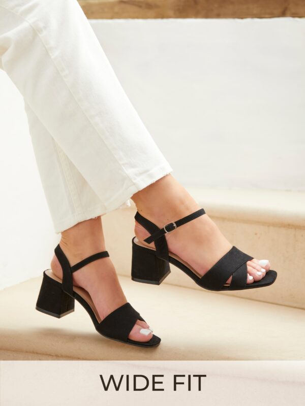 Perfect Fit: Heeled Sandals for Day and Night